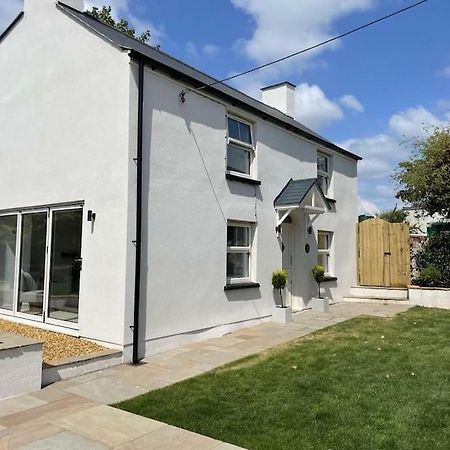 Charming Cottage Close To M4 Bridgend Бридженд Экстерьер фото