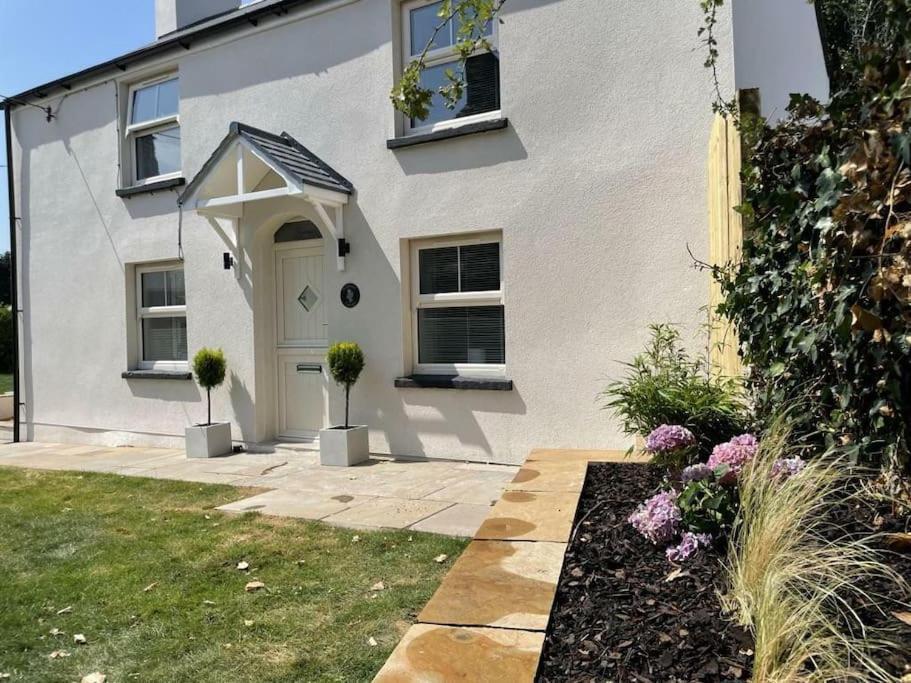 Charming Cottage Close To M4 Bridgend Бридженд Экстерьер фото